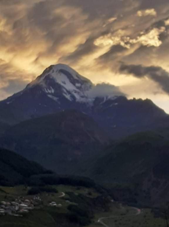Bana Hotell Kazbegi Exteriör bild