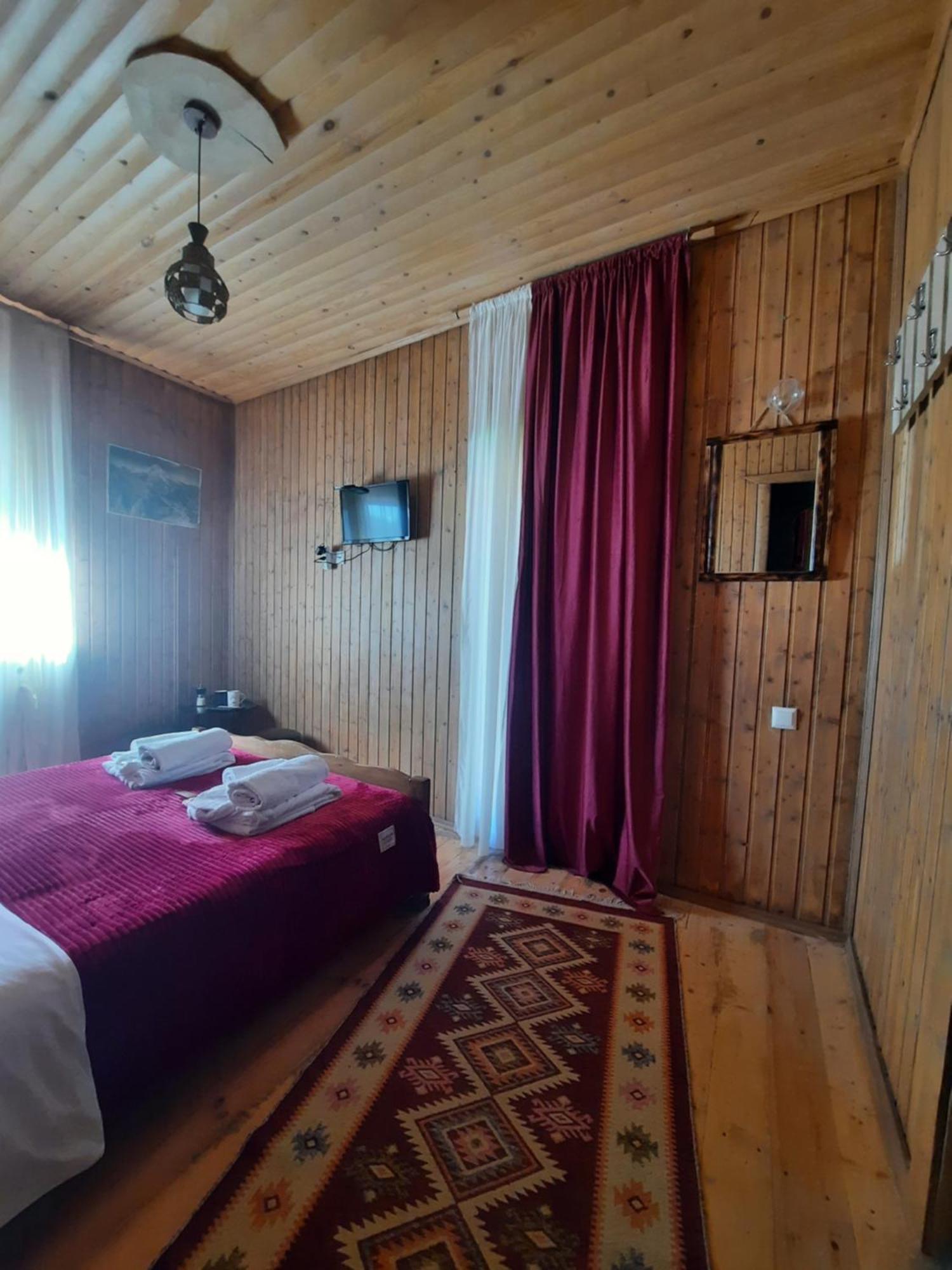 Bana Hotell Kazbegi Exteriör bild