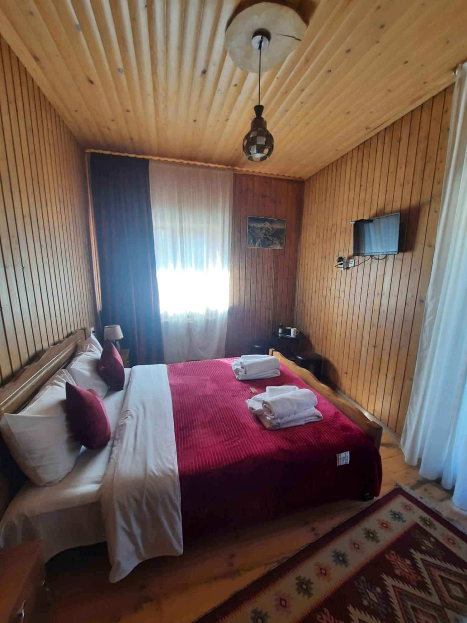 Bana Hotell Kazbegi Exteriör bild