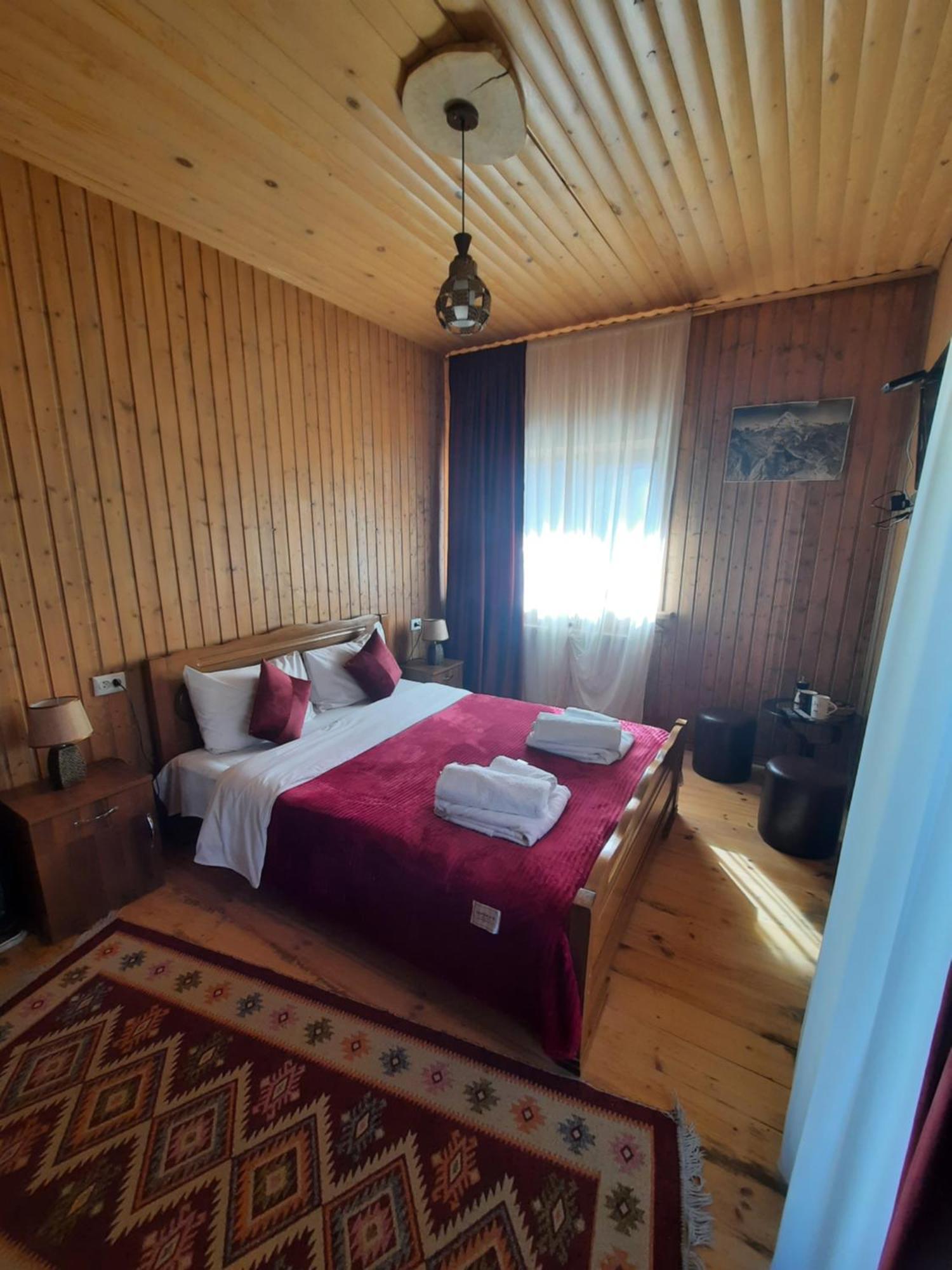 Bana Hotell Kazbegi Exteriör bild