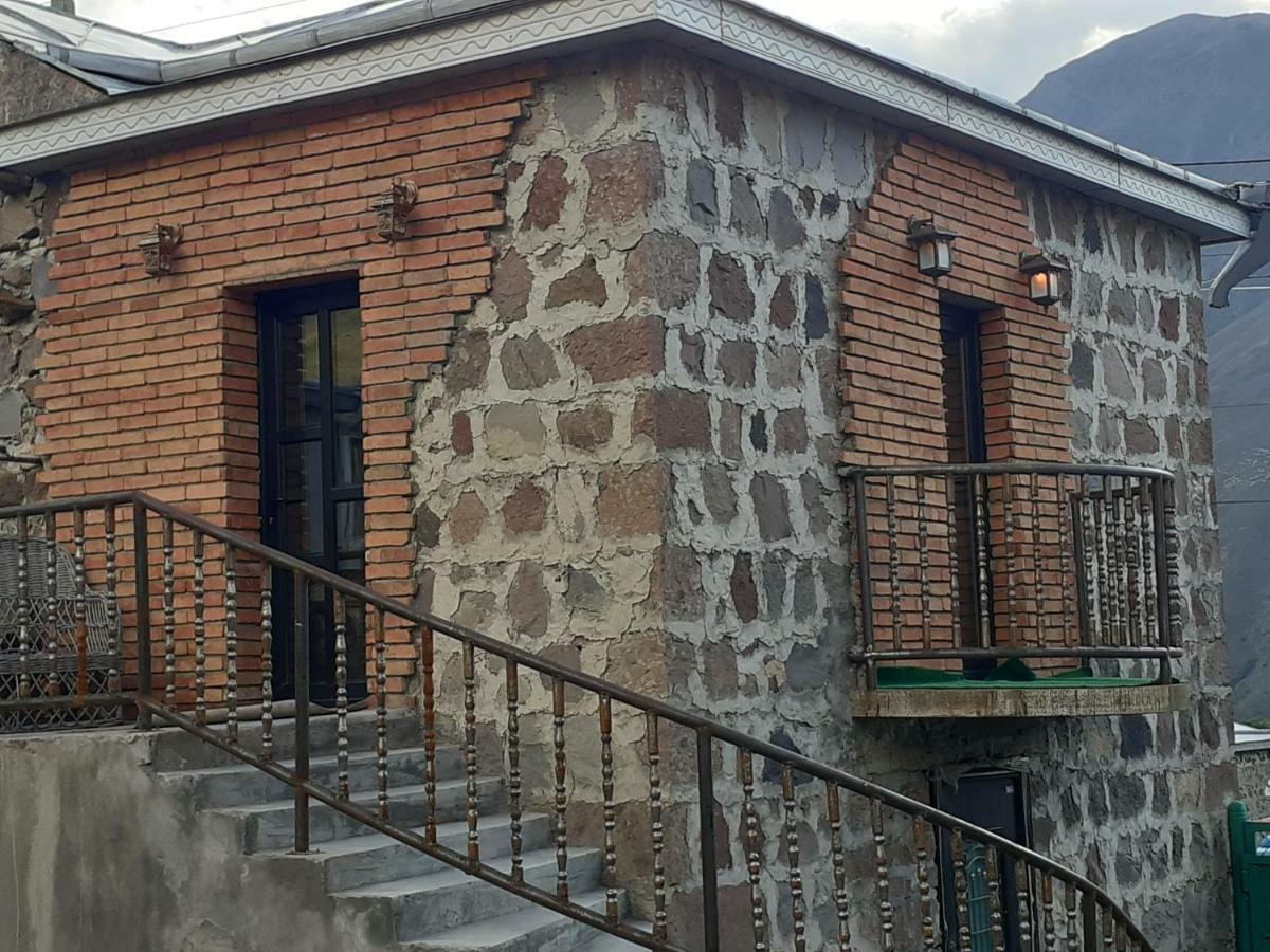 Bana Hotell Kazbegi Exteriör bild